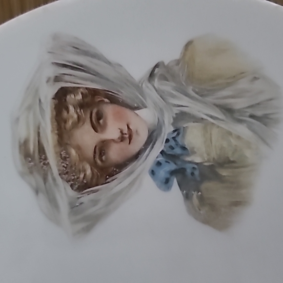 Carrollton Pottery Plate with Victorian Woman 9" - Picture 2 of 5
